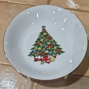 Christmas Treasures Tree Holiday Bowls Lot Of 4